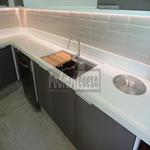 Cozinha em quartzo branco